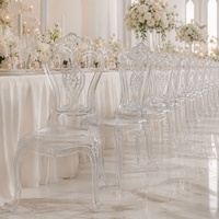 Chaises empilables en acrylique transparent de qualité supérieure pour événements de luxe à Dubaï et décoration de salles de réception de mariage