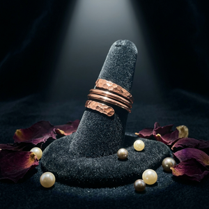 Bague en cuivre martelé de luxe pour l'équilibre et la santé, utilisation ayurvédique énergétique, bague en cuivre pur martelé - Product Image 1