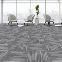Dalles de moquette de luxe modernes en polypropylène 50x50cm à boucles multi-niveaux avec support bitumineux pour bureau