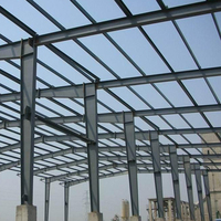 Bâtiment préfabriqué en structure acier pour élevage de volailles, chèvres et moutons avec système de ventilation