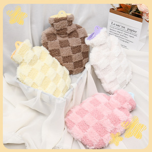 ขวดน้ำร้อนพร้อมปลอกผ้ากำมะหยี่สีชมพู ซักได้ ใช้สำหรับประคบร้อนบริเวณคอ ไหล่ และเอว - Product Image 4