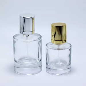 Vente en gros de flacons de parfum ronds en verre transparent de 30 ml, 50 ml et 100 ml avec bouchon argenté - Product Image 6