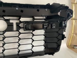 Accessoires tout-terrain 4x4 pour <span class=keywords><strong>Land</strong></span> <span class=keywords><strong>Cruiser</strong></span> <span class=keywords><strong>300</strong></span> Series 2021+ Grille de pare-chocs avant ABS noire pour style <span class=keywords><strong>GR</strong></span> <span class=keywords><strong>Sport</strong></span> 4x4 - Product Image 5