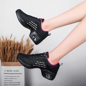 Chaussures de danse pour femmes respirantes avec coussin d'air, semelle fendue souple, chaussures de jazz flexibles pour la danse en ligne et le fitness - Product Image 3