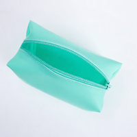 Sac de toilette imperméable KONCAI vert menthe, grande capacité, sac de voyage pour femmes, organiseur de maquillage, pochette en PVC givré, sac de toilette