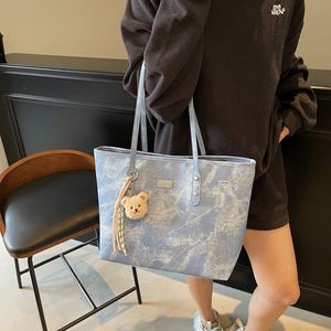 Hot Sale Gradient Color PU Totes Daily Outdoor Work Tote Bag Waterproof Leather Handbags - Product Image 2