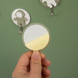 Crochet mural d'astronaute de dessin animé moderne adhésif fort crochet de porte sans poinçon créatif mignon <span class=keywords><strong>autocollant</strong></span> suspendu de cuisine en plastique - Product Image 4