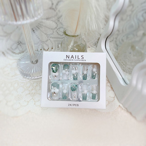 Nouvelles <span class=keywords><strong>Faux</strong></span> Ongles à Presser Faits Main Effet Cercueil Vert Menthe Dégradé Fleur Blanche 3D <span class=keywords><strong>Grand</strong></span> Strass Cristal Kit d'Ongles Réutilisables - Product Image 4