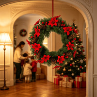 Handgefertigter Plastik-Weihnachtstürkranz mit Weihnachtsstern, Roten Beeren, Tannenzapfen und Ranken für Festliche Wanddekoration