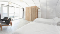 Tente de glamping de luxe en forme de chenille avec 2 chambres et salle de bain pour Airbnb Boutique