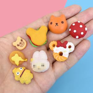 Breloques en résine en forme de pain et de desserts mignons, cabochons alimentaires simulés pour décoration de maison de poupée, pour DIY, téléphone portable, pince à cheveux, porte-clés - Product Image 1