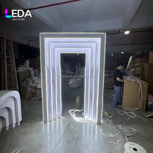 โรงงาน LEDA จำหน่ายโดยตรง อุปกรณ์จัดงานแต่งงานทันสมัย ฉากหลังอะคริลิคแบบลูกฟูก 3 มิติ พร้อมไฟสำหรับตกแต่งงานอีเว้นท์ - Product Image 2