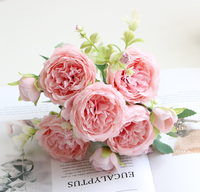 Bouquet de roses artificielles roses à têtes multiples, arrangement floral orné de feuilles, décoration d'intérieur