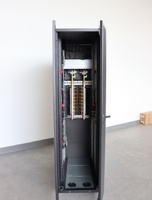 Armoire de distribution d'alimentation de précision IP40, panneau modulaire avec surveillance complète de la puissance pour centre de données et salle de serveurs