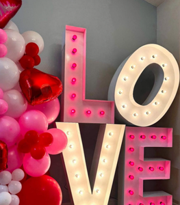 Letras LED Metálicas para Marquesinas, de 3-5 pies, MOQ Bajo, Precio Económico, Bombillas Brillantes y Duraderas, Tamaño Personalizable, Perfectas para Decoración de Fiestas, Bodas y Eventos - Product Image 1