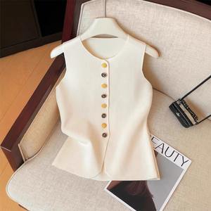 2025 nuovo <span class=keywords><strong>abbigliamento</strong></span> da <span class=keywords><strong>donna</strong></span> all'ingrosso e al dettaglio nuovo stile squisito maglione con bottoni in maglia retrò gilet senza maniche <span class=keywords><strong>Chic</strong></span> Top. - Product Image 1