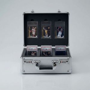 Boîte de rangement personnalisable en aluminium pour cartes de sport, étui de transport pour cartes gradées, idéal pour les voyages - Product Image 1