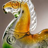 Figurine de cheval en verre Liuli chinois traditionnel fait main, élégante, en cristal, sculpture de cheval Tang, 15x19cm, collection, vente en gros
