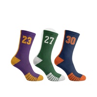 Chaussettes de basket-ball athlétiques professionnelles avec logo personnalisé |   Chaussettes mi-mollet respirantes et rembourrées en polyester OEM/ODM