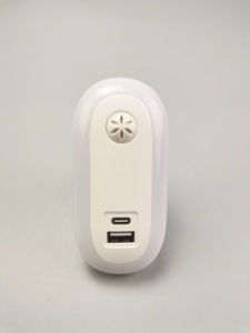 Lampada <span class=keywords><strong>da</strong></span> Parete USB A94D con Sensore Crepuscolare, Luce Notturna LED con Protezione per gli Occhi, Presa USB Integrata, Versione USA - Product Image 3