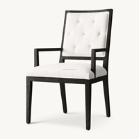 Fauteuil de salle à manger artisanal en chêne massif avec dossier capitonné blanc, assise en tissu rembourré et accoudoirs géométriques pour salles à manger de luxe
