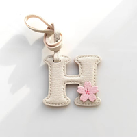 Breloque de sac en cuir tendance avec décor Sakura, pendentif lettre mignon pour sacs à main et cadeaux, ornement de sac alphabet pour femmes
