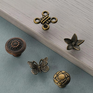 Poignée de tiroir à trou unique, petite poignée décorative symétrique en alliage de zinc, motif papillon floral - Product Image 1