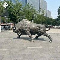 Sculpture de taureau surfant en bronze exquis, statue d'art classique pour l'aménagement de lieux publics urbains et l'aménagement extérieur