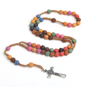 Coloré Rose Perles Chapelet Collier Avec Jésus <span class=keywords><strong>Dieu</strong></span> Croix Pendentif Église Perles De Prière <span class=keywords><strong>pour</strong></span> La Sainte Communion Baptême Église Cadeau - Product Image 5