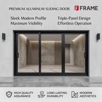 Système de porte coulissante multi-voies en aluminium avec quincaillerie CMECH en option, double vitrage à faible émissivité et à l'argon, résistant aux intempéries, solutions B2B pour balcon