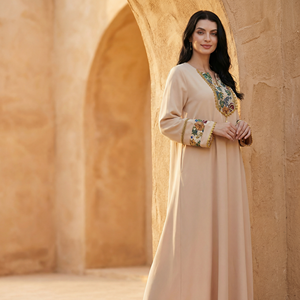 Elegante Vestido Kaftán Árabe Color Albaricoque para Mujer, Jacquard Floral con Borlas, Cuello en V, Estilo Étnico, Maxi Vestido Modesto para Uso Diario - Product Image 1