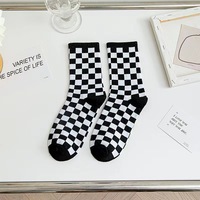 Chaussettes en coton à carreaux en damier Mode Chaussettes à carreaux de couleur noir et blanc Chaussettes européennes et américaines