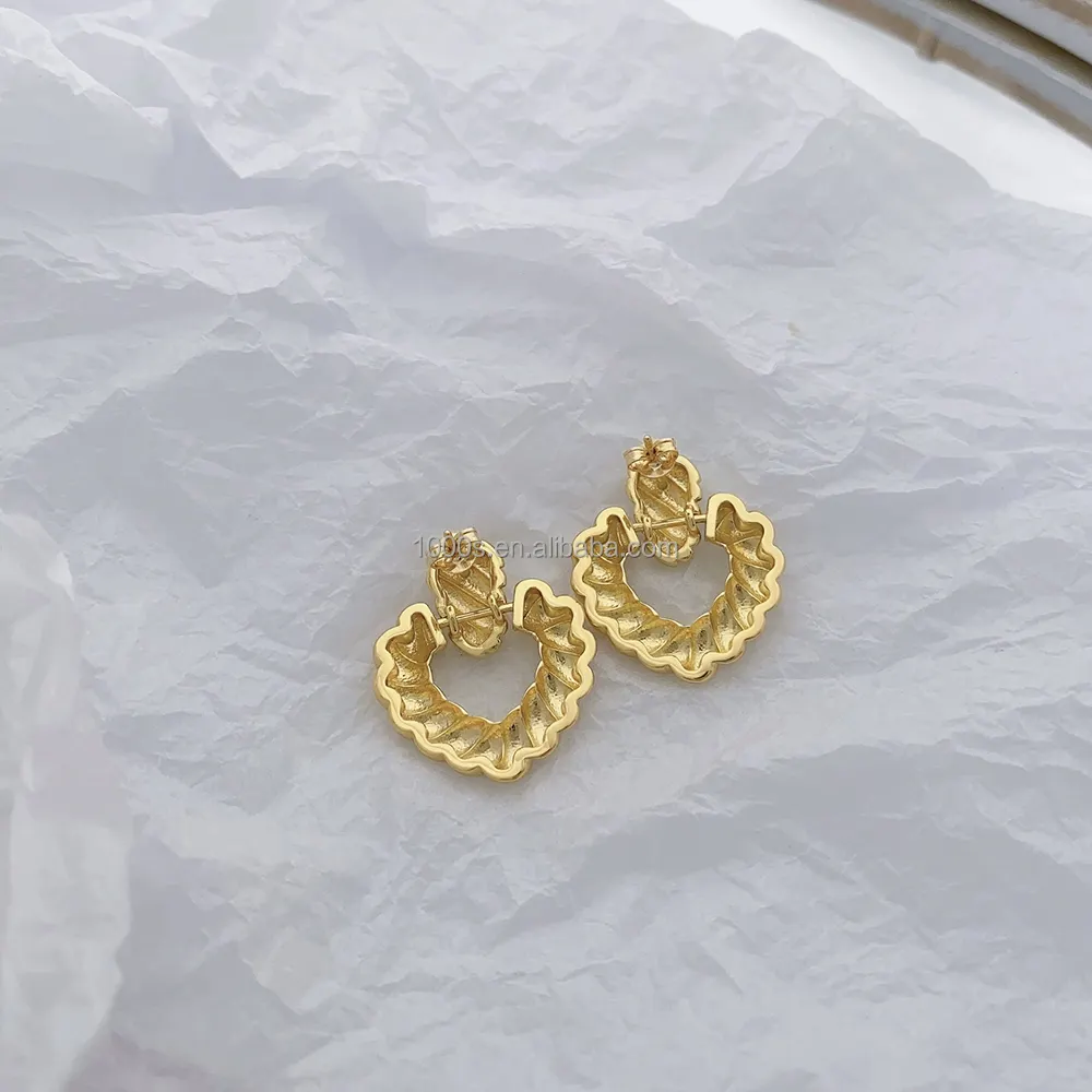 Großhandel Fabrik beliebter Schmuck Messing-Ohrringe mit 18K-Goldüberzug für Damen Mädchen-Geschenk individuell verfügbar