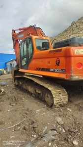 Excavatrice sur chenilles d'occasion Doosan DH300LC DX300, 30 tonnes, bon état, moteur Doosan, pompe hydraulique KYB, marteau hydraulique certifié CE - Product Image 2