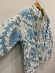 TNT Terciopelo Suzani Chaqueta bordada a mano Abrigo floral Suzani Chaqueta Bordado TNT Chaqueta - Product Image 3