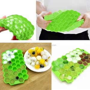 Bac à glaçons en silicone réutilisable à 37 cavités en forme de nid d'abeille avec couvercle flexible de qualité alimentaire, idéal pour les bâtonnets glacés et les sucettes glacées - Product Image 4