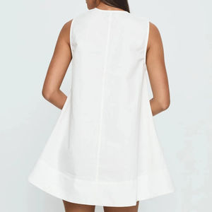 Robe Courte Blanche Sans Manches Col U Plissée Ample en Coton pour Femme – Idéale au Quotidien et en Été - Product Image 2