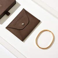 Boîte d'emballage de bijoux en papier personnalisée haut de gamme en gros, épaisseur 2 mm, matériaux recyclés, insert en mousse pour présentation en magasin et cadeaux