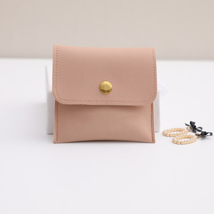 Pochette à bijoux en similicuir PU souple de haute qualité, personnalisée avec logo gravé, pour l'emballage de bijoux féminins - Product Image 4