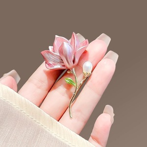 Bros Bunga Magnolia Gaya Cina Retro Berlapis Emas dengan Kristal & Rhinestone Aksesori Pernikahan Hanfu - Product Image 3