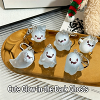 Porte-clés fantôme lumineux, poupée 3D amusante pour Halloween, décoration à suspendre pour livre, sac, accessoires Instagram