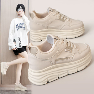 Chaussures de sport décontractées blanches légères et respirantes à semelle épaisse pour femmes, tendance 2026, pour l'été, l'automne et le printemps - Product Image 1