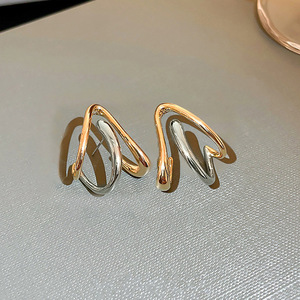 Orecchini a Perno con Design Minimalista a Artiglio, Effetto Metallo Stratificato Bicolore, Orecchini alla Moda da Donna, Gioielli Statement - Product Image 6