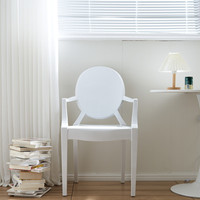 Chaise de salle à manger en plastique transparent de style nordique avec accoudoirs et dossier pour une utilisation moderne et simple à la maison dans le salon