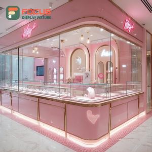 Fabricante de Muebles Modernos para Joyerías, Mostrador de Centro Comercial con Acabado Laminado y Vitrina de Vidrio - Product Image 4