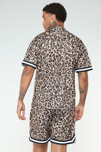 KY leopardo estampado cuello redondo Oversize Fit manga corta Camiseta Streetwear camiseta y pantalones cortos conjunto <span class=keywords><strong>ropa</strong></span> <span class=keywords><strong>de</strong></span> hombre 2023 - Product Image 2