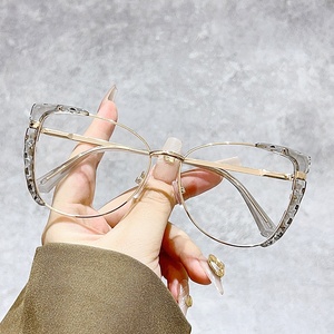 Gafas Elegantes Retro de Montura Grande Unisex con Lentes Profesionales de Bloqueo de Luz Azul, Diseño Único y Moderno de Ojo de Gato, Venta al por Mayor TR90 - Product Image 4