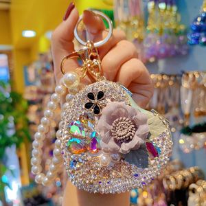 Porte-clés Cœur en Strass Luxe Léger, Mini Miroir de Maquillage, Pendentif Élégant pour Sac à Main Femme, Cadeau de Couple, Ornement Promotionnel pour Demoiselle d'honneur - Product Image 3