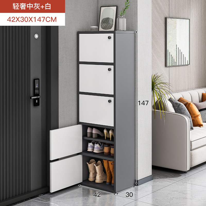 [Cinq portes et dix étages]
