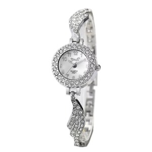 Nuevo reloj para mujer, pequeño, con esfera redonda, reloj de cuarzo, correa con forma de ala con incrustaciones de diamantes de imitación - Product Image 1